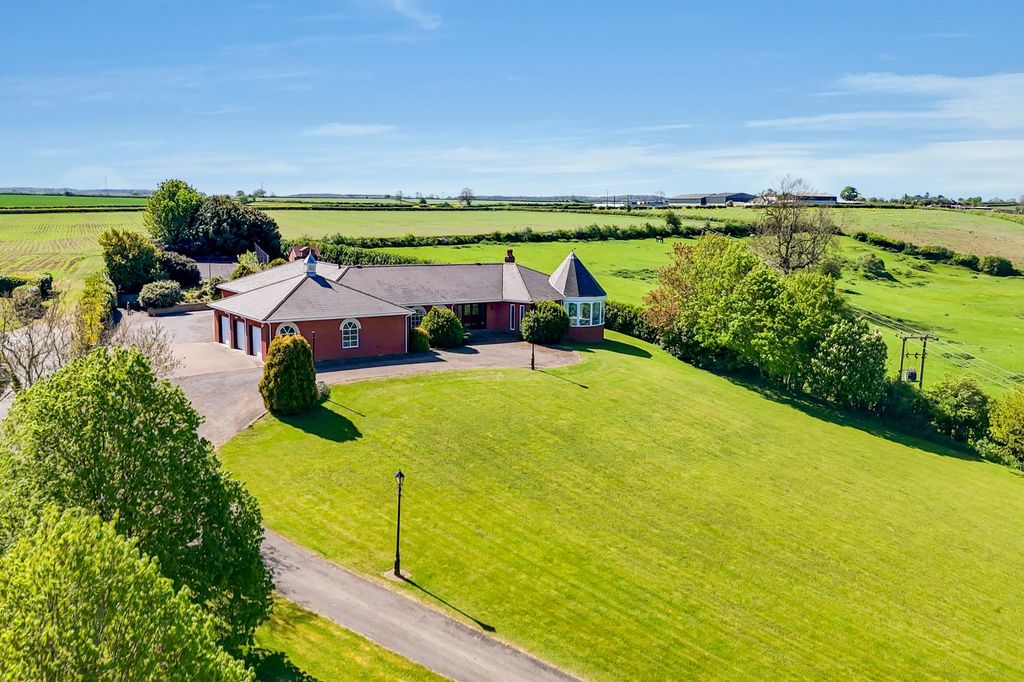 Property photo 1 of 33