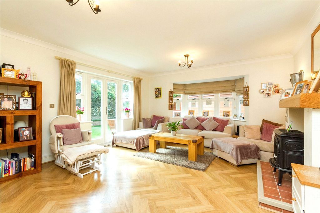 Property photo 3 of 15 Sitting Room