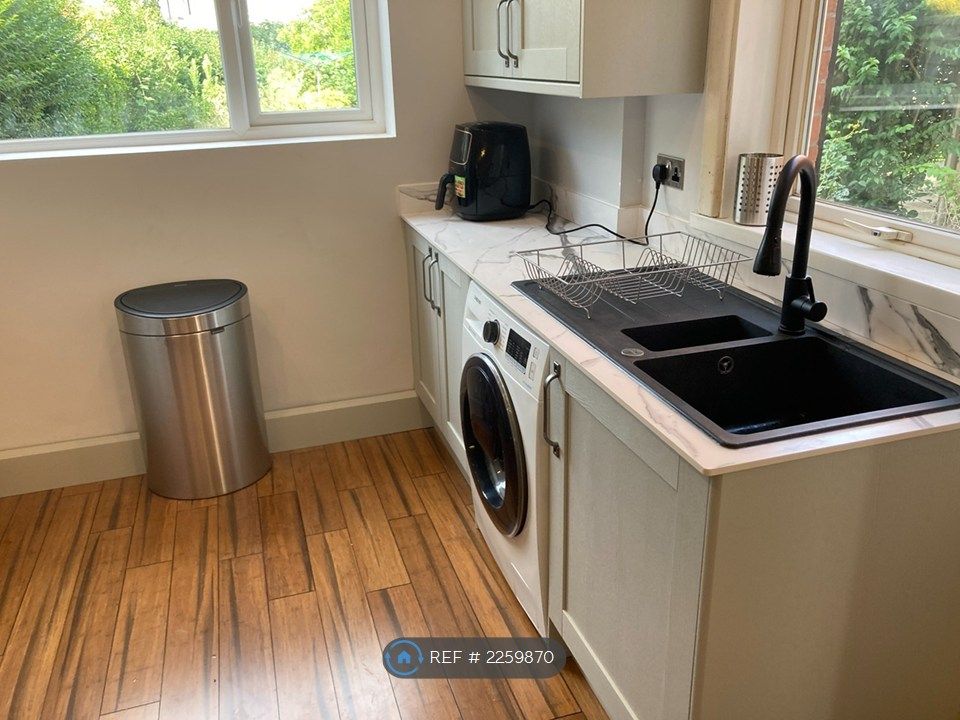 Property photo 3 of 27 Kitchen