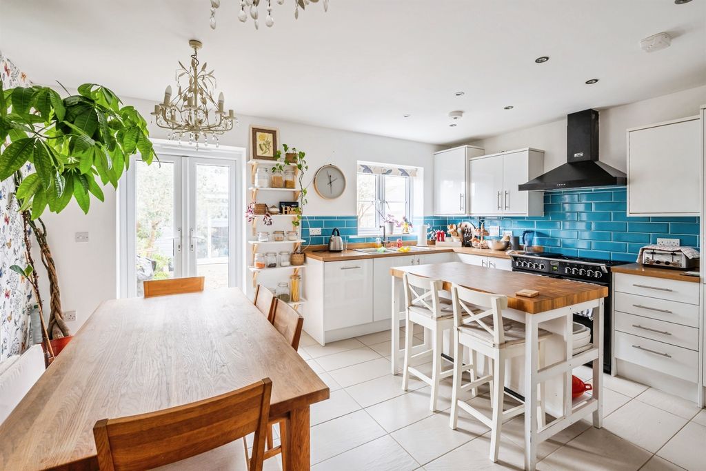 Property photo 3 of 26