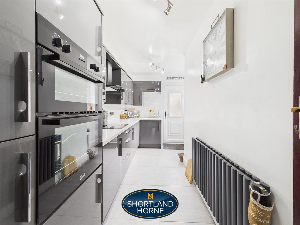 Property photo 2 of 18 Kitchen