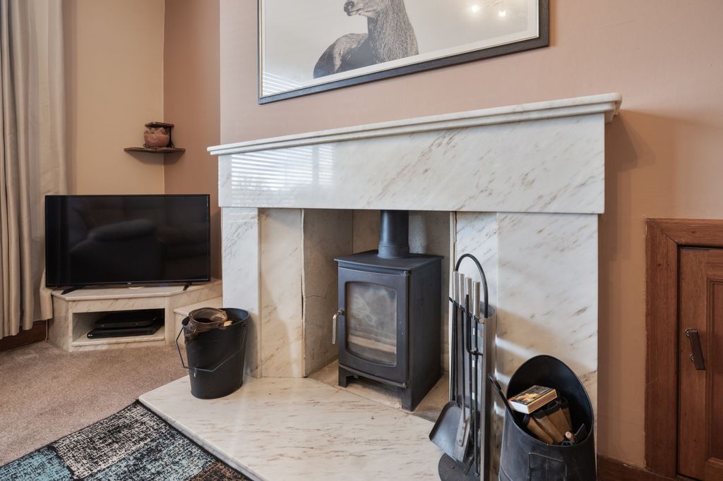 Property photo 2 of 36 Lounge