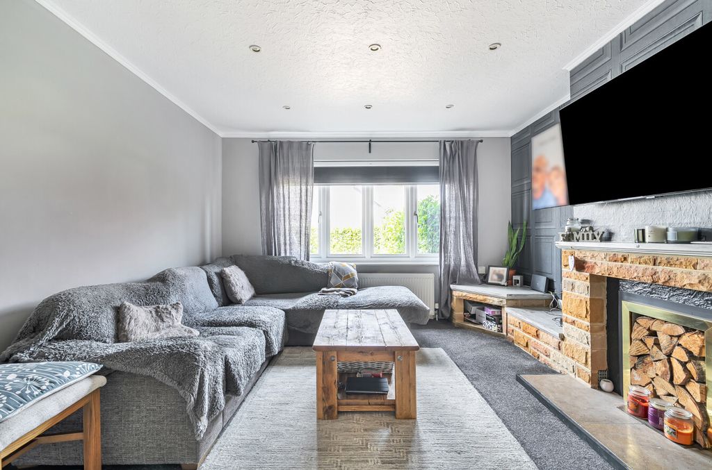 Property photo 3 of 20 1-69Da8E90Aae31-1...