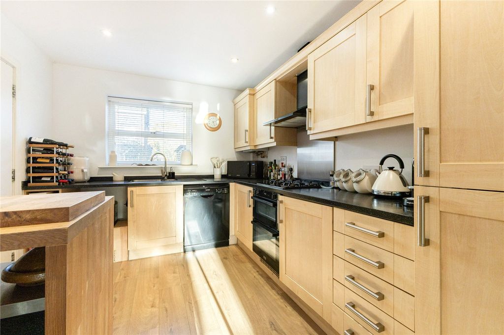 Property photo 3 of 14 Kitchen