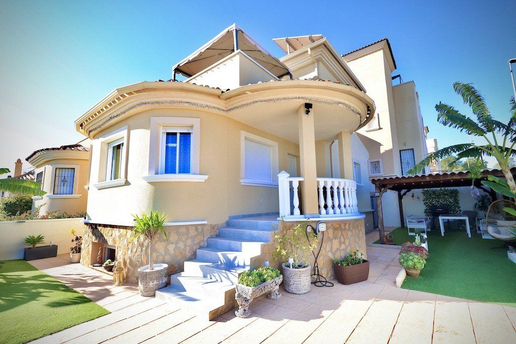 Property photo 1 of 20