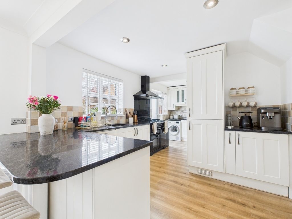 Property photo 2 of 20 4880067