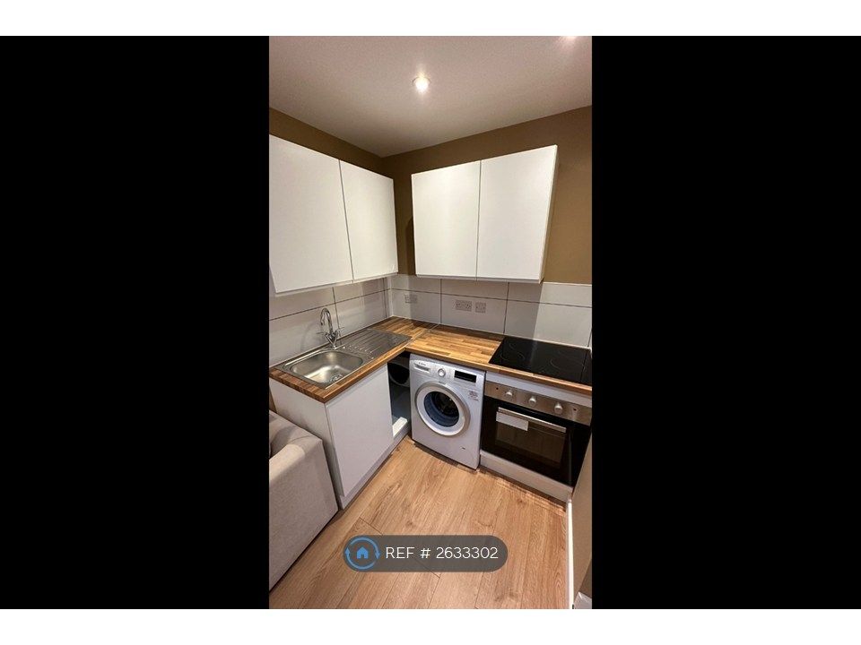 Property photo 3 of 6 Kitchen