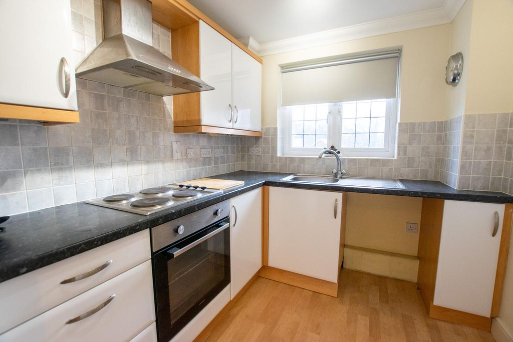 Property photo 2 of 6 Kitchen