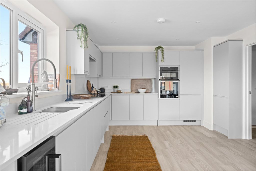 Property photo 3 of 22 Picture No. 06