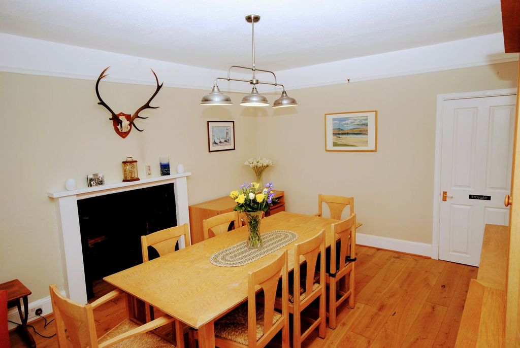 Property photo 3 of 27