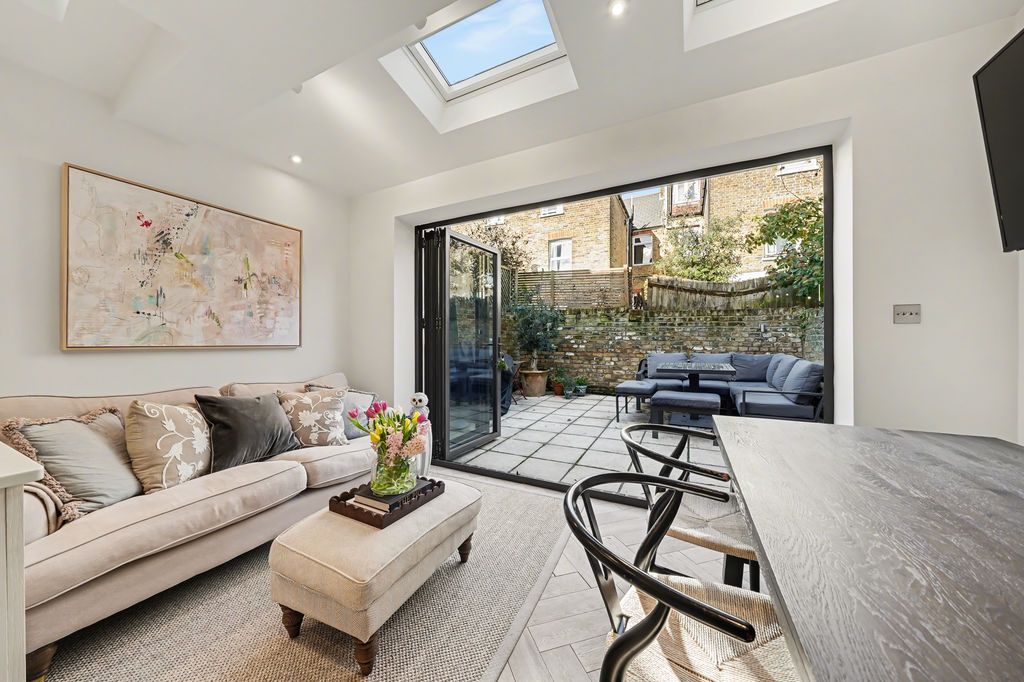 Property photo 3 of 10 Photo 6