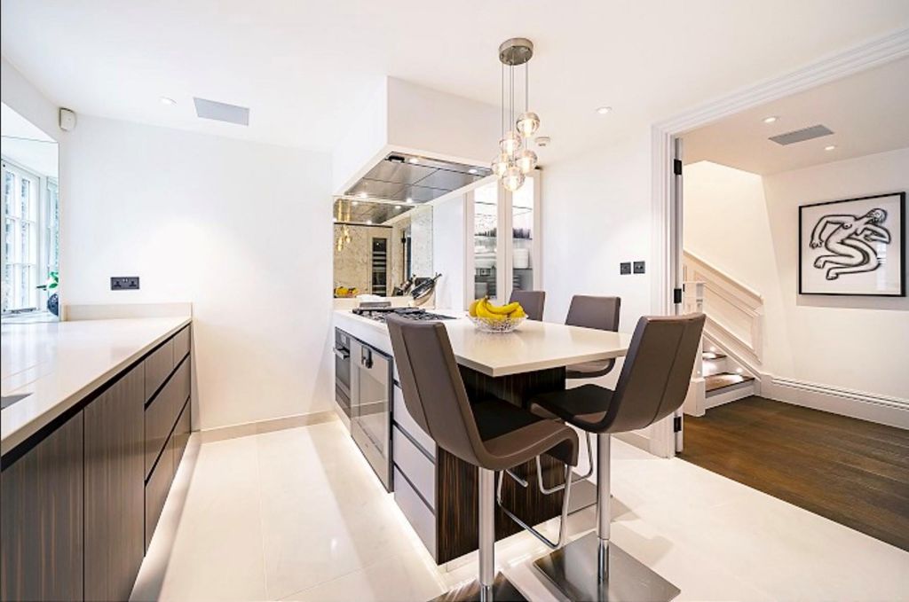 Property photo 2 of 19 Image