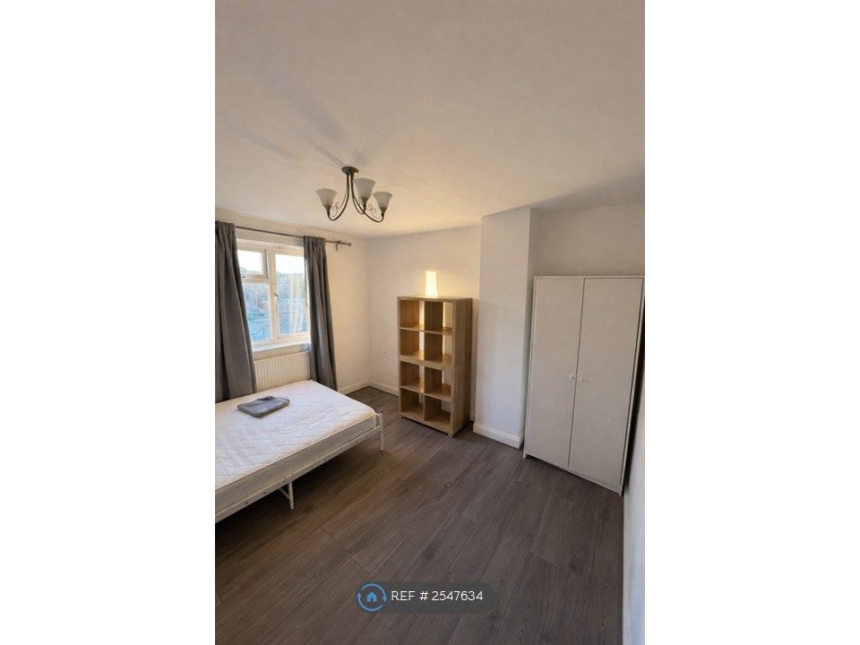 Property photo 2 of 9 Bedroom 1