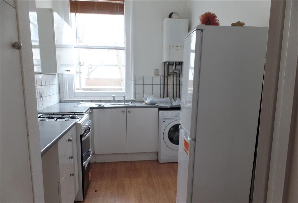 Property photo 3 of 9 Kitchen.Jpg