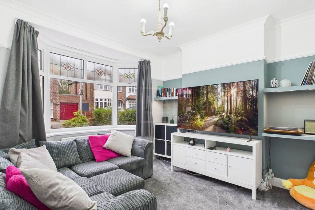 Property photo 2 of 13 Lounge