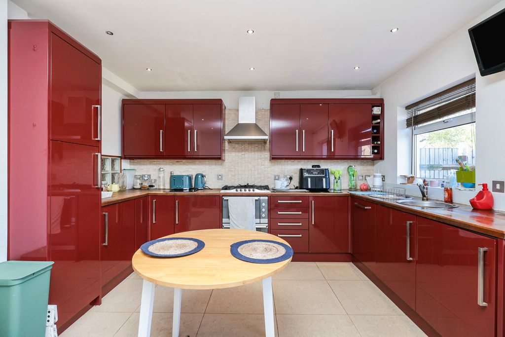 Property photo 2 of 11 Pbox-Img.Jpg