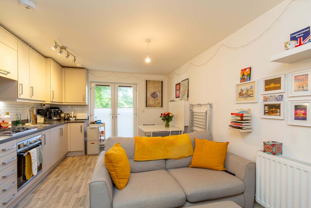 Property photo 1 of 30 2-Victoria-Gate-14.Jpg