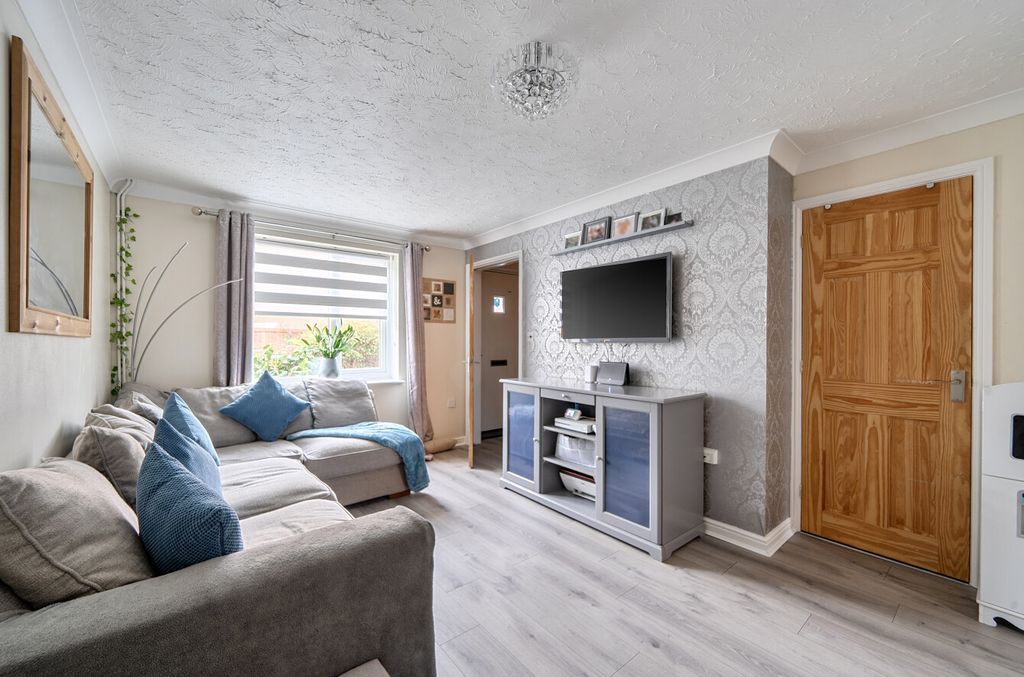 Property photo 3 of 27 1374502-8-690A0E2...