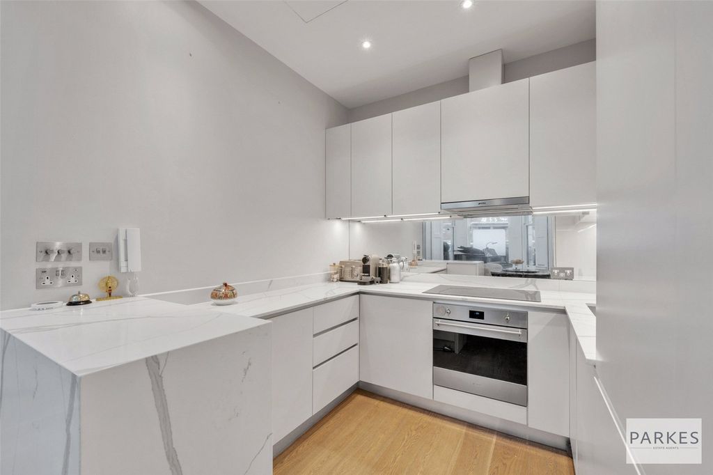 Property photo 3 of 16 Picture No. 11