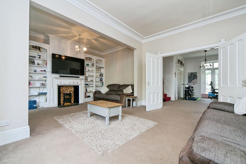 Property photo 2 of 17 Photo