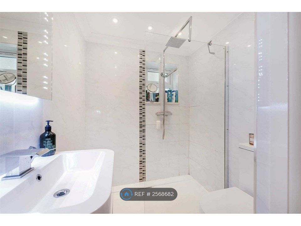 Property photo 2 of 7 Bathroom