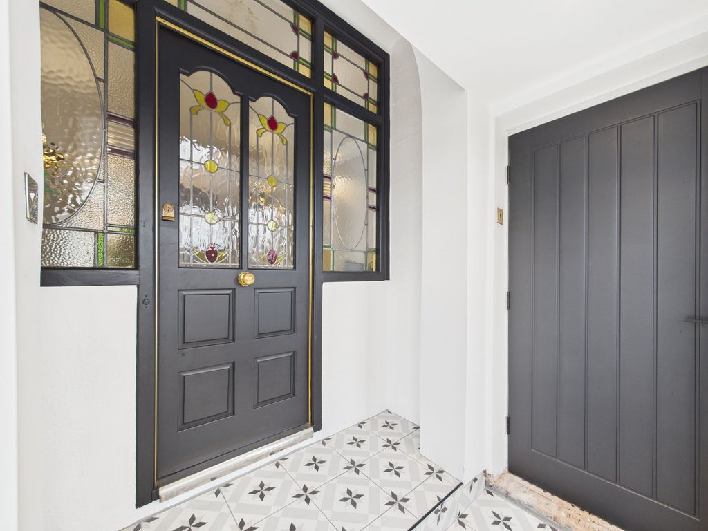 Property photo 2 of 26