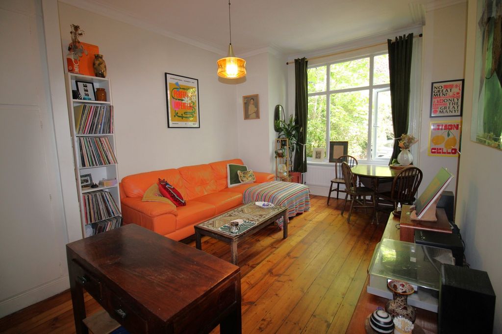 Property photo 3 of 11 Lounge Area