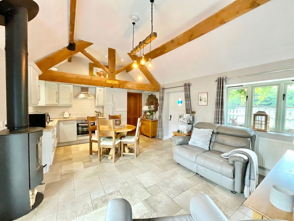 Property photo 3 of 34