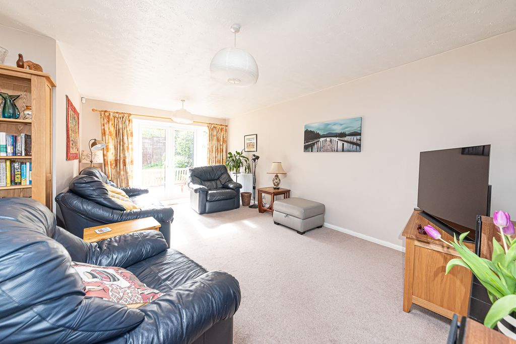 Property photo 2 of 11 Living Room