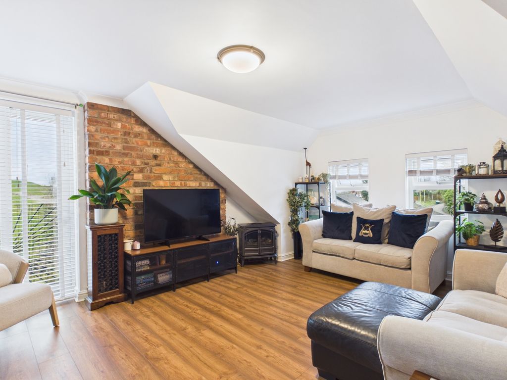 Property photo 2 of 21 Cam03729G0-Pr0267-Still003