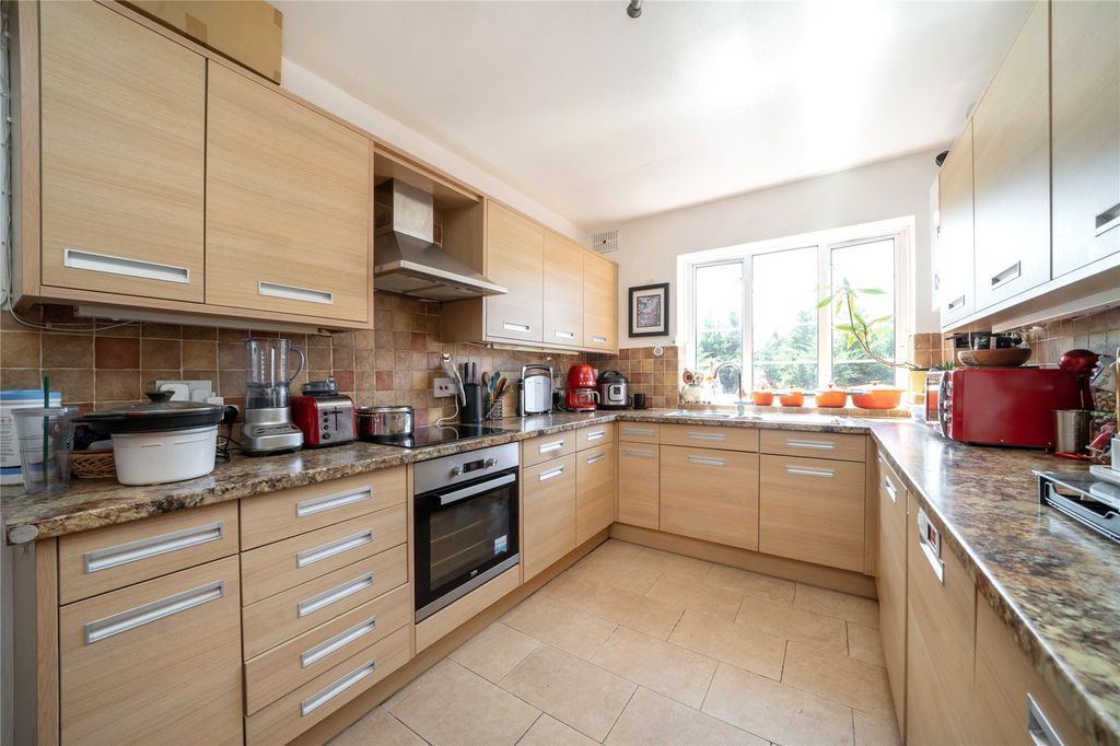 Property photo 3 of 7 Kitchen