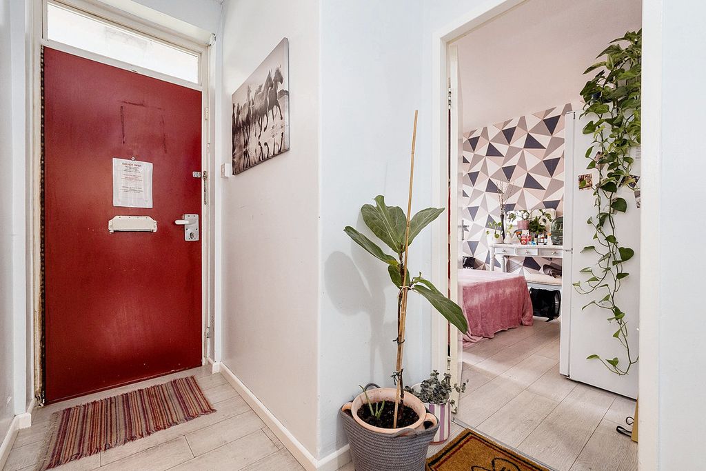 Property photo 3 of 23