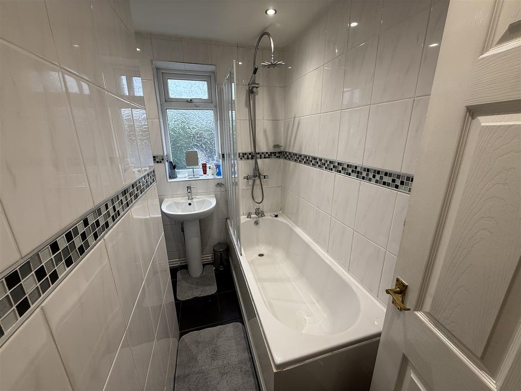 Property photo 3 of 8 Img_1952.Jpeg