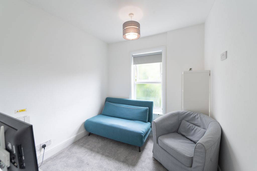 Property photo 2 of 28 29-8 Thackeray Road 04-06-26