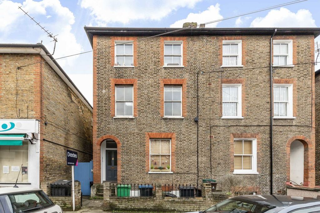 Property photo 1 of 3