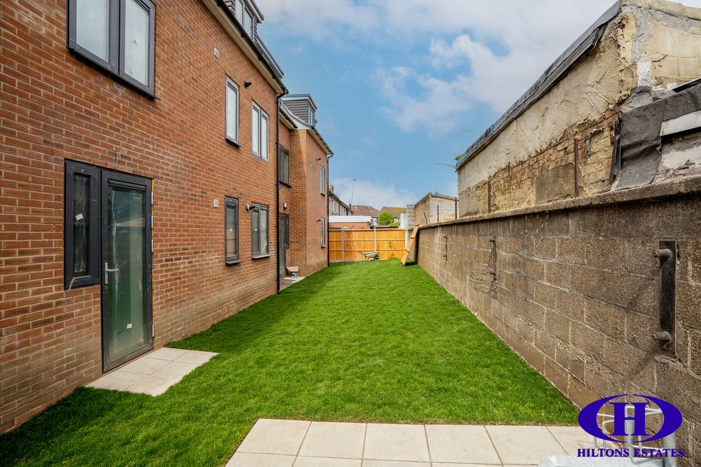Property photo 3 of 21 Dsc05340 Copy