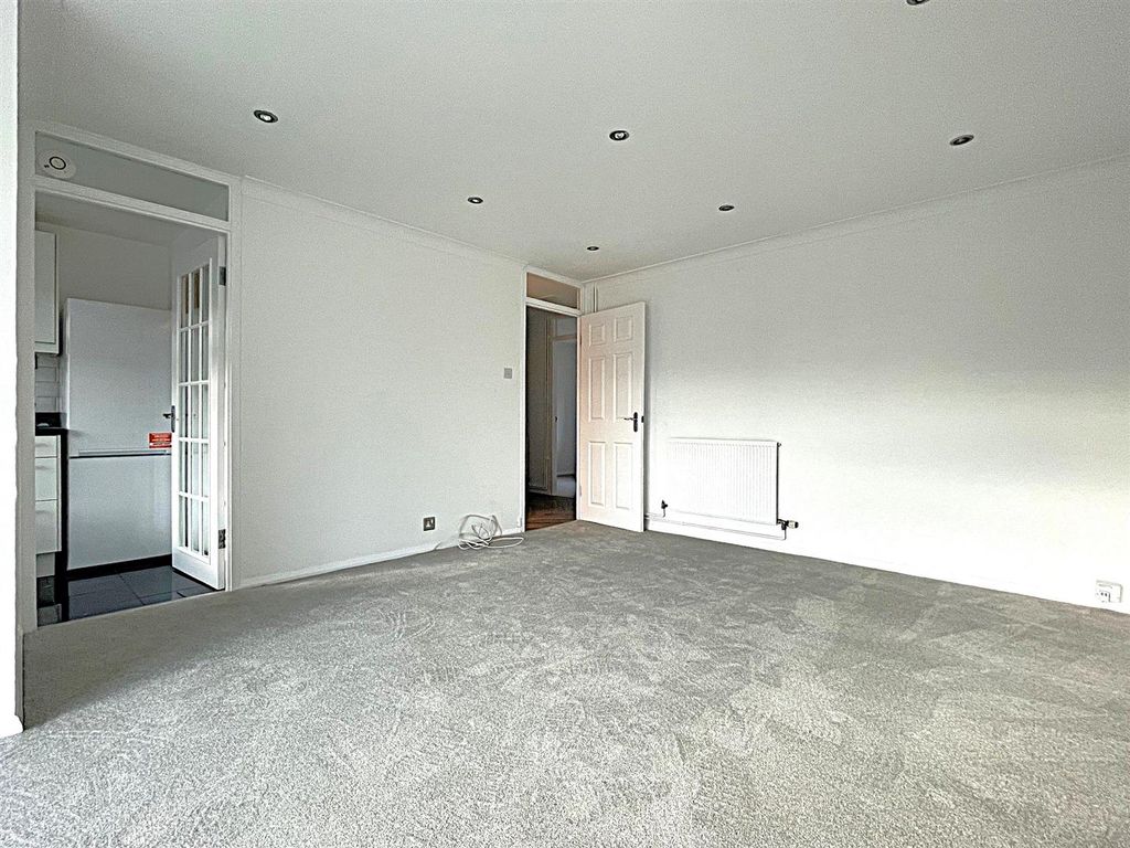 Property photo 2 of 9 Lounge.1.Jpg