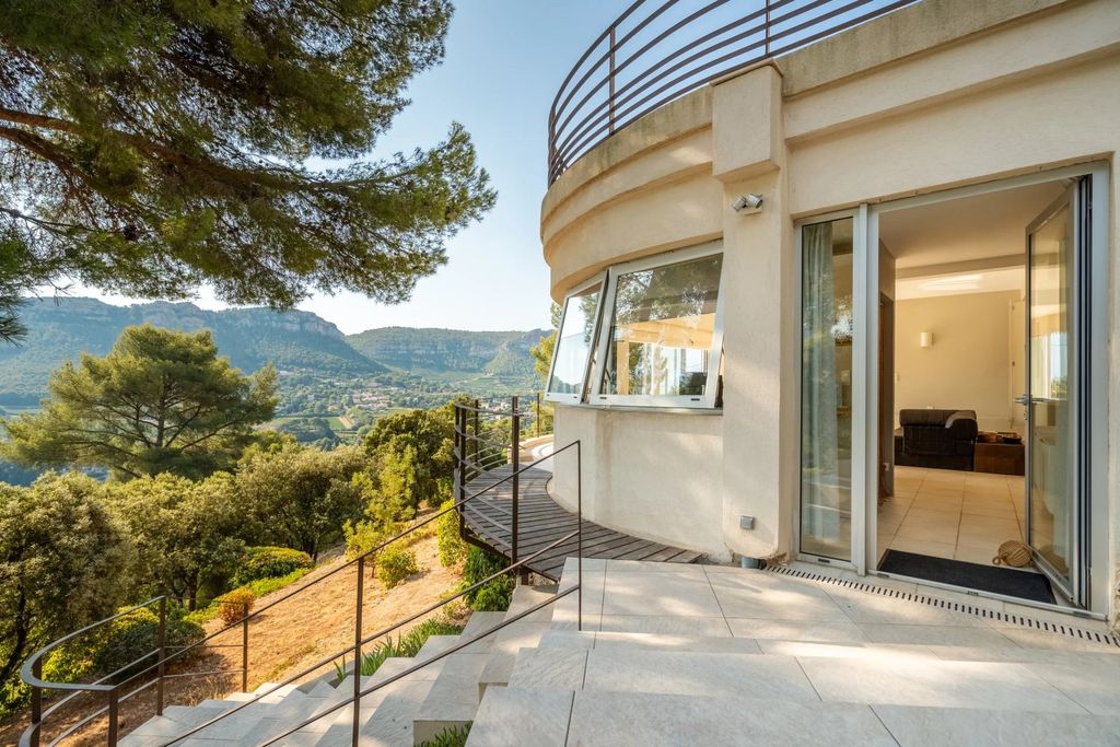 Property photo 3 of 20