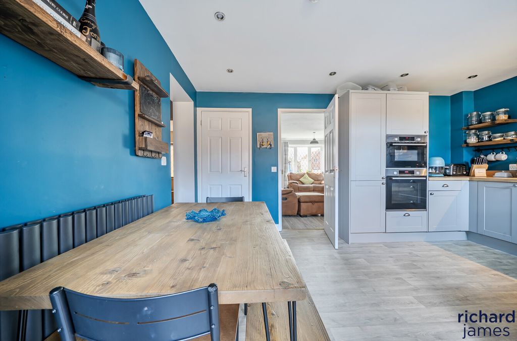 Property photo 3 of 16 F0E3Da3d93Be4E5E94c8Afd79Df4Ac99