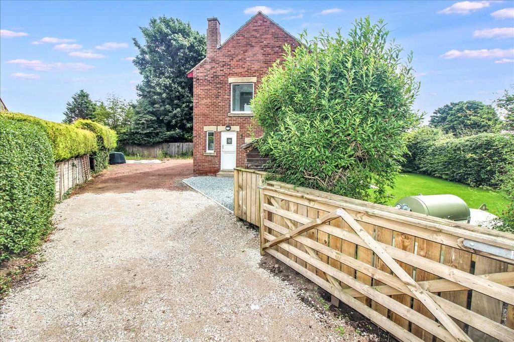 Property photo 2 of 11 Entrance