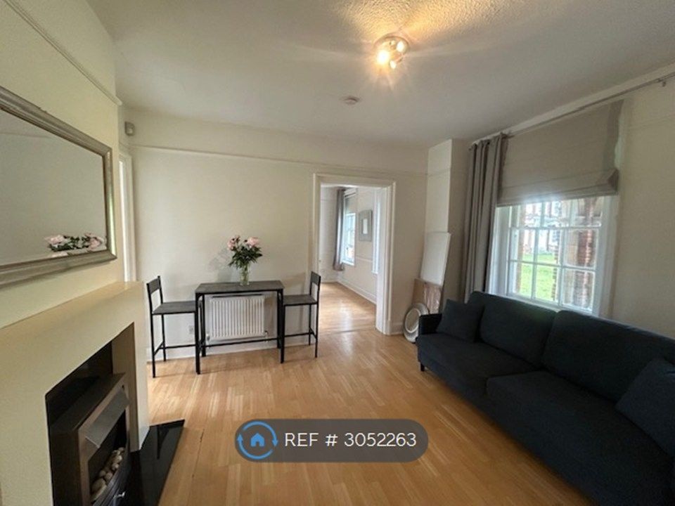 Property photo 1 of 11 High Ceilings And Period Features