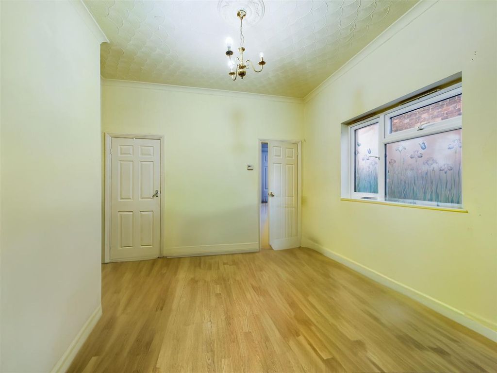 Property photo 2 of 6 Lounge St Pauls.Jpeg