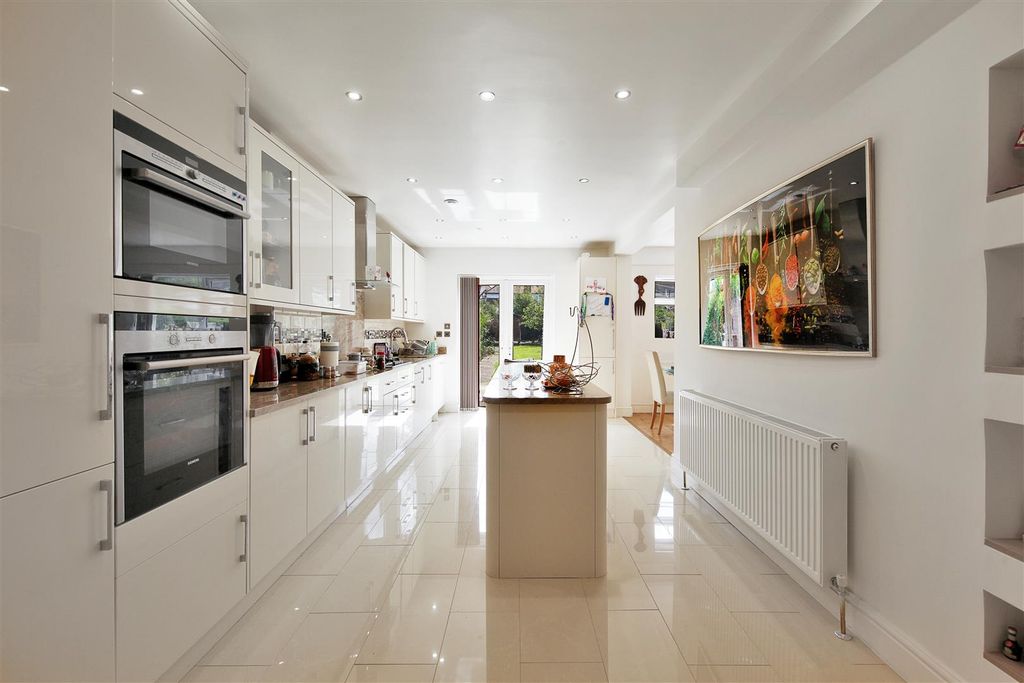 Property photo 1 of 12 95 Carlton Avenue West - Iclwqnjwrbxheamrmlev.Jpg
