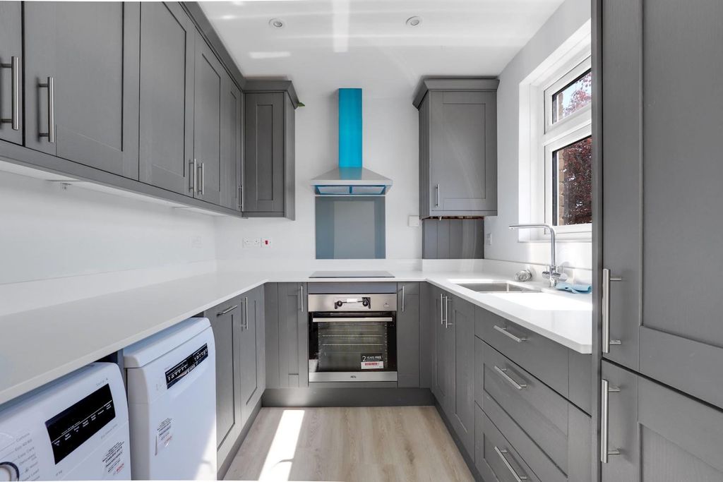 Property photo 1 of 15 11-303Djhpropwpen - 8 Benwick Court -31-Medium.Jpg
