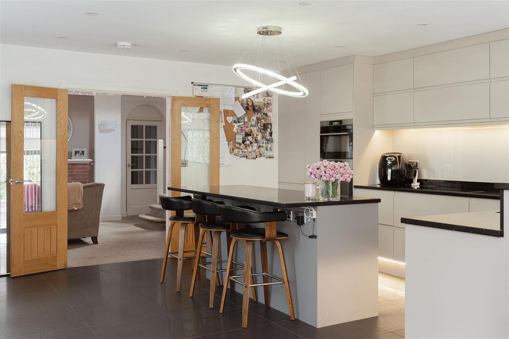 Property photo 3 of 29 3.Jpg