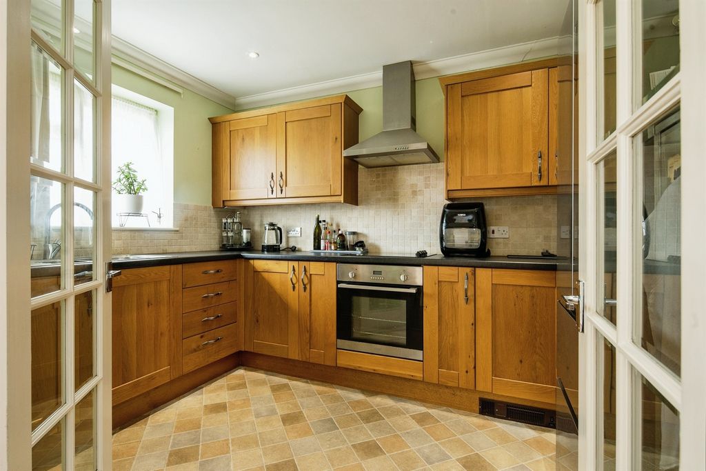 Property photo 3 of 14 Kitchen