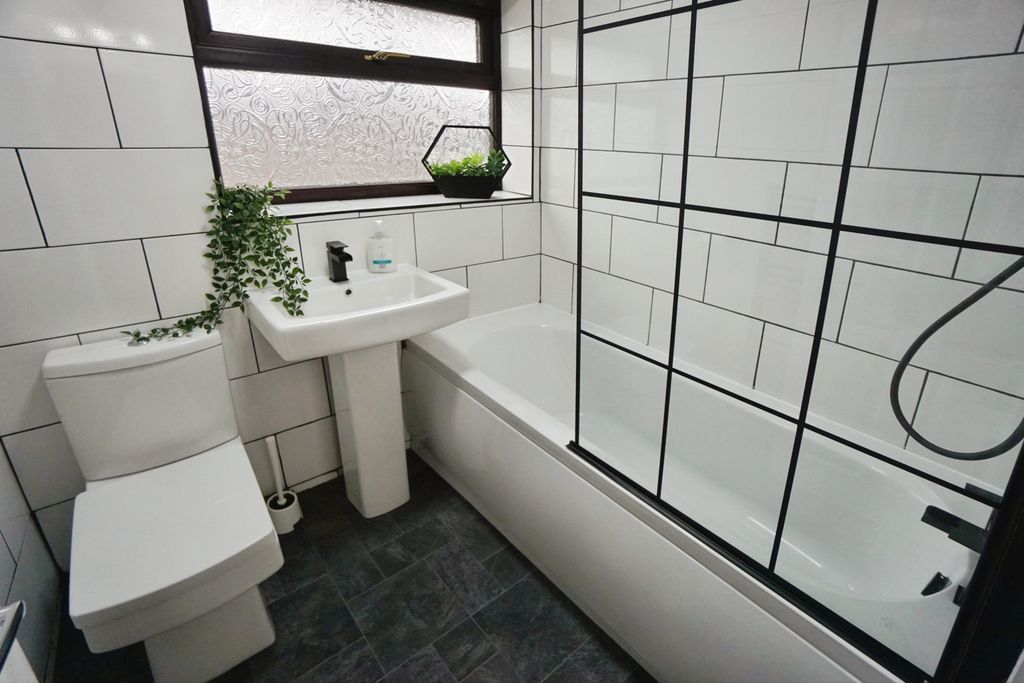 Property photo 3 of 15 Bathroom