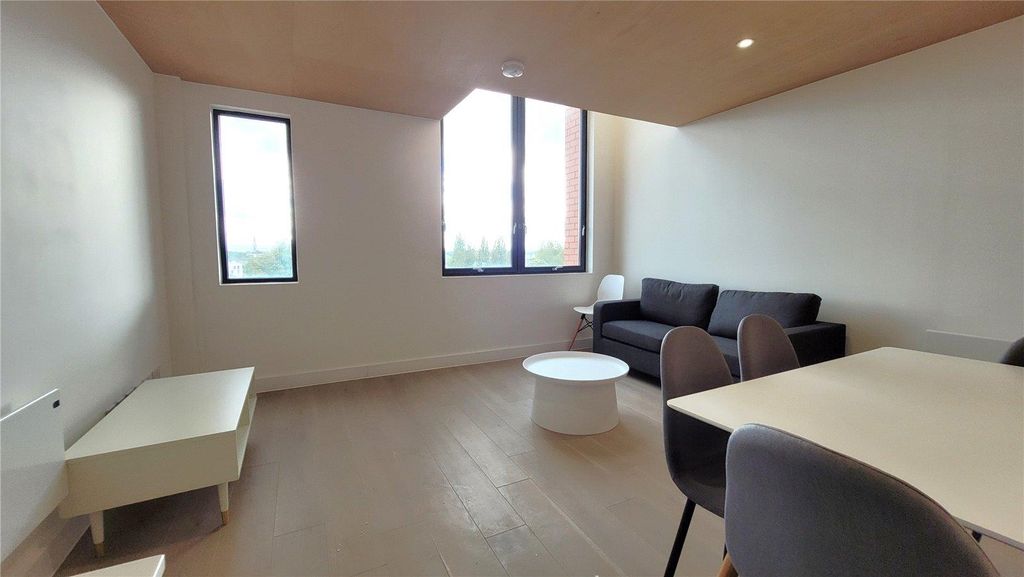 Property photo 2 of 9 Lounge