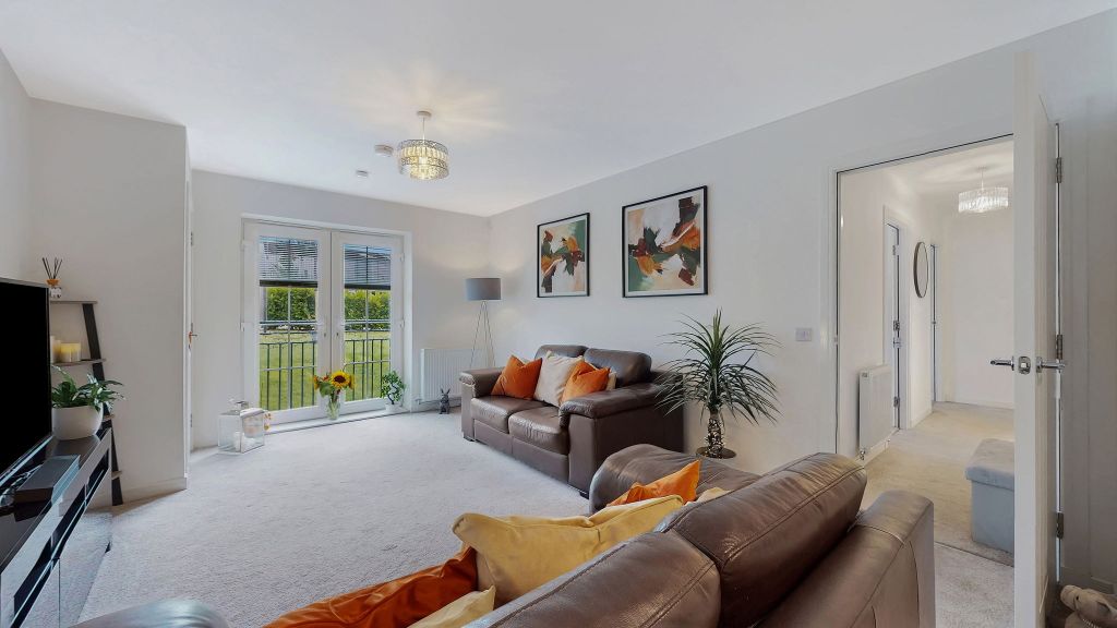 Property photo 3 of 19 14-Web-Or-Mls-233A Thornliebank Road Flat 0.4_14