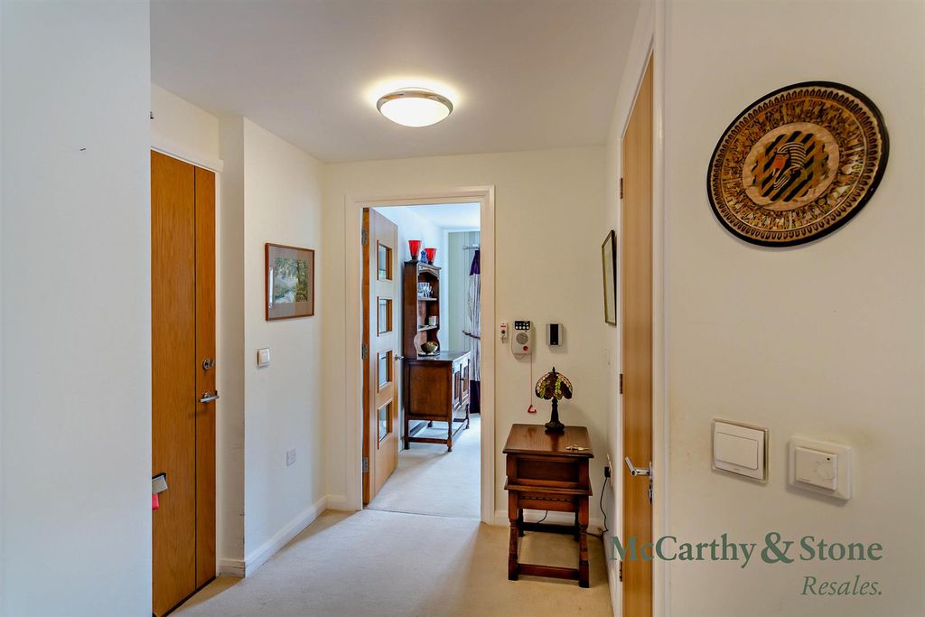 Property photo 2 of 22 8703080-Interior18-800.Jpg